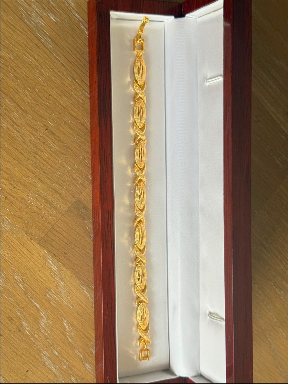 Elegant Gold Link Bracelet for Women - Gold